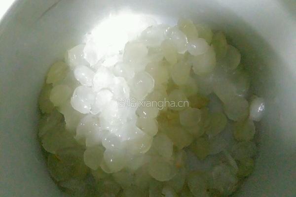 雪莲子银耳羹的做法图解3