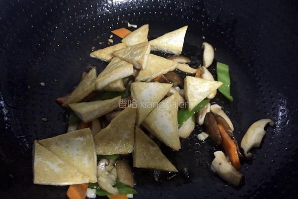 香菇炒豆腐的做法图解8