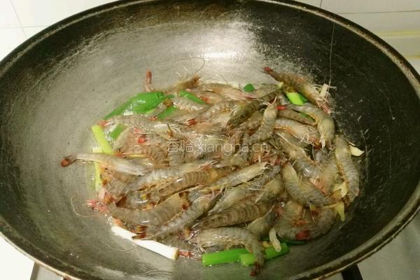 姜葱炒基围虾的做法图解3