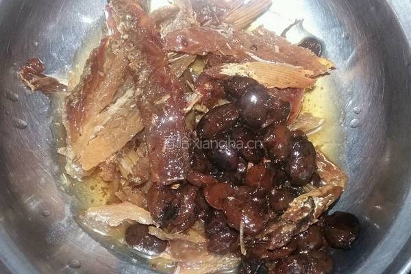 豆豉鲮鱼油麦菜的做法图解2