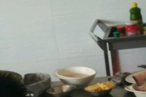 鱼肉狮子头的做法图解1