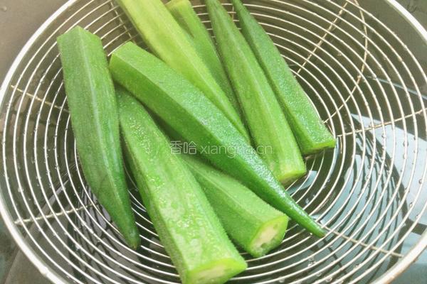 秋葵炒蛋的做法图解2