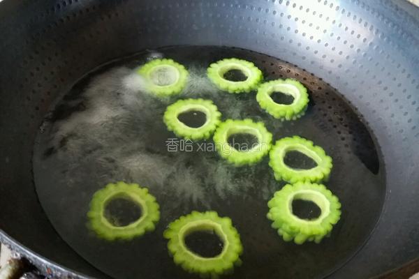 黄金酿苦瓜的做法图解2