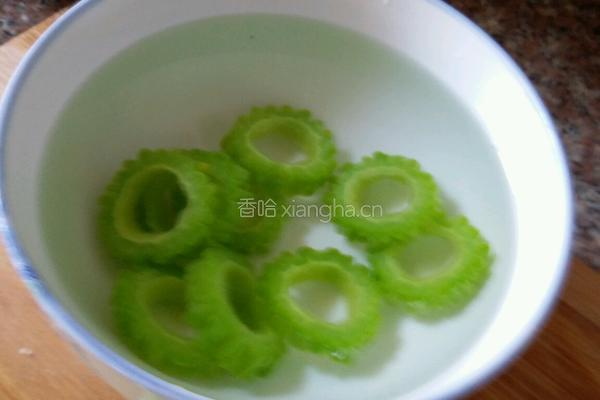 黄金酿苦瓜的做法图解3