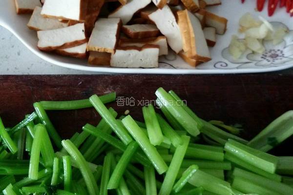 芹菜炒香干的做法图解3