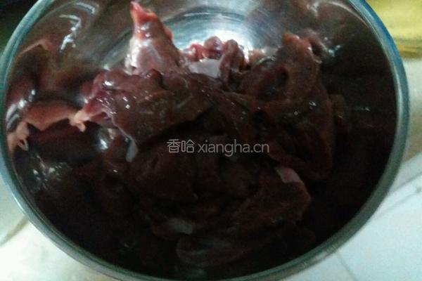 豆豆炒猪肝的做法图解1