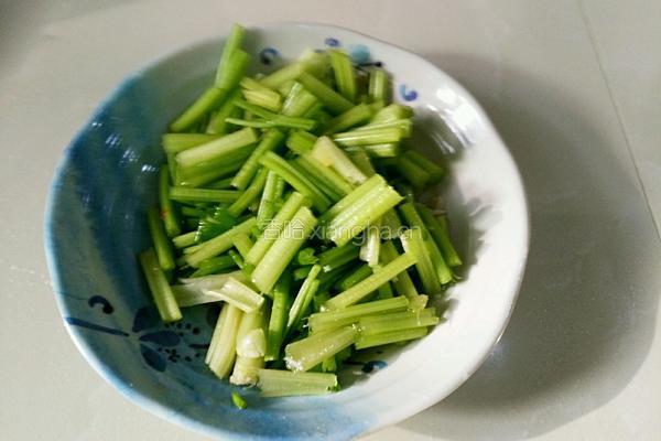 芹菜炒牛肚的做法图解3