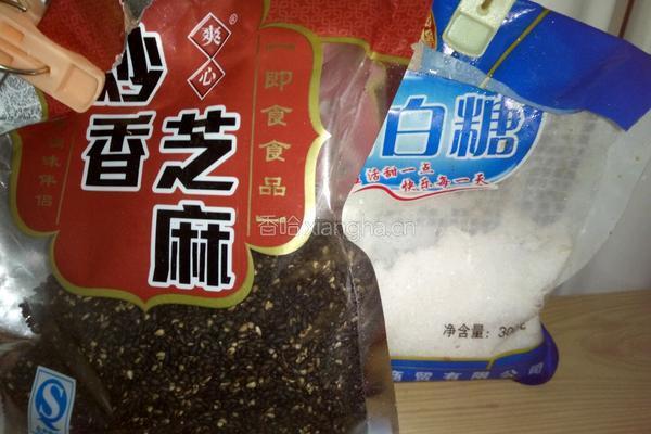 红枣发糕(黑芝麻版）的做法图解1