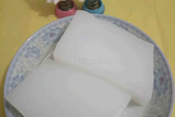 蒜香拌凉粉的做法图解1