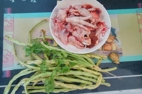豆角煨鸡的做法图解1