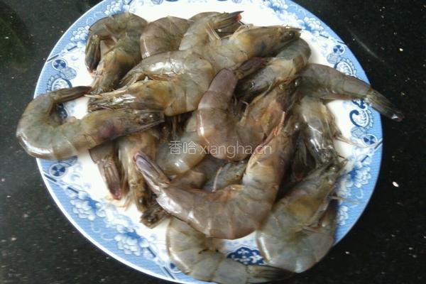 油爆虾的做法图解1
