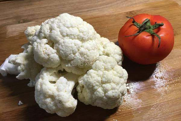 西红柿煮花菜的做法图解1
