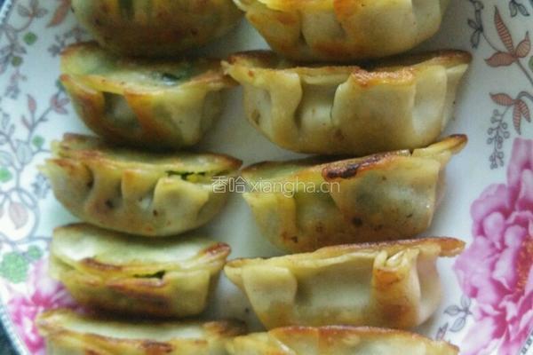 韭菜土豆猪肉煎饺的做法图解7