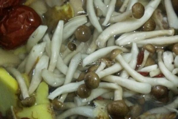 蟹味菇鸡汤的做法图解4