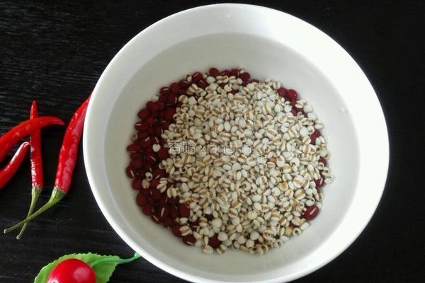 红豆薏米粥的做法图解1