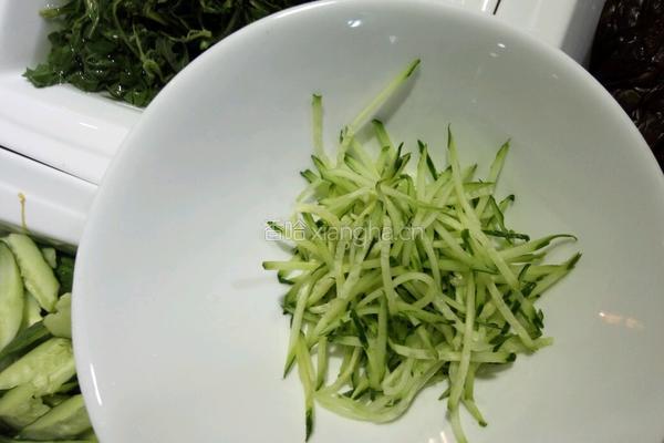 酸辣蕨根粉的做法图解3