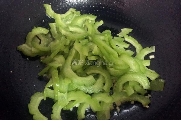 苦瓜炒鸡蛋的做法图解7