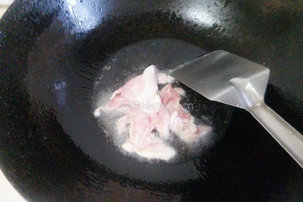 木耳胡萝卜炒肉的做法图解3
