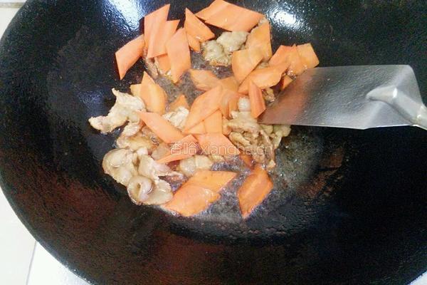 木耳胡萝卜炒肉的做法图解6