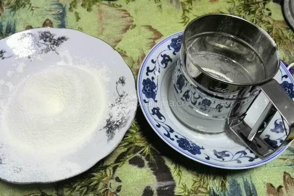 中空戚风蛋糕8寸加厚的做法图解3