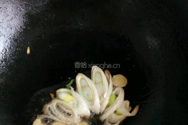 蛤蜊肉炒芹菜的做法图解3
