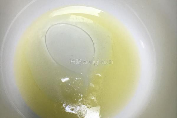 香蕉戚风蛋糕的做法图解1