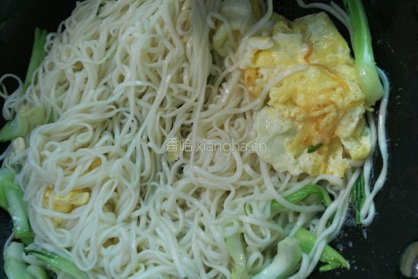 鸡蛋青菜炒面的做法图解8