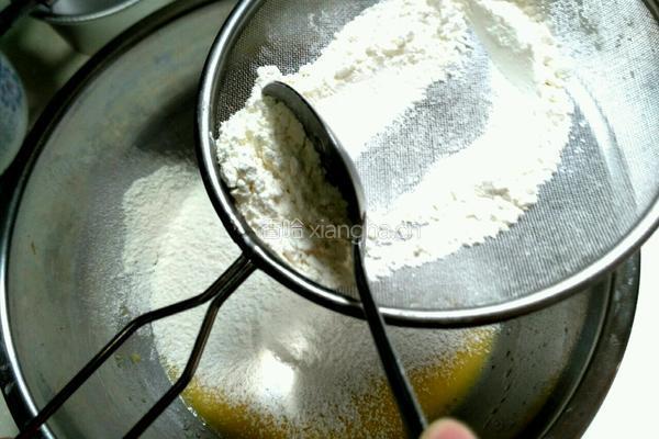 四寸戚风的做法图解3