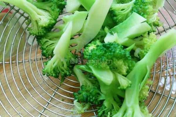 西兰花虾仁粥的做法图解5