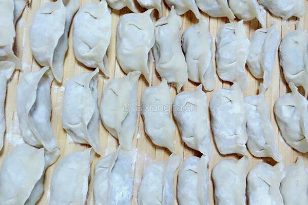 虾仁韭菜肉三鲜饺子的做法图解12