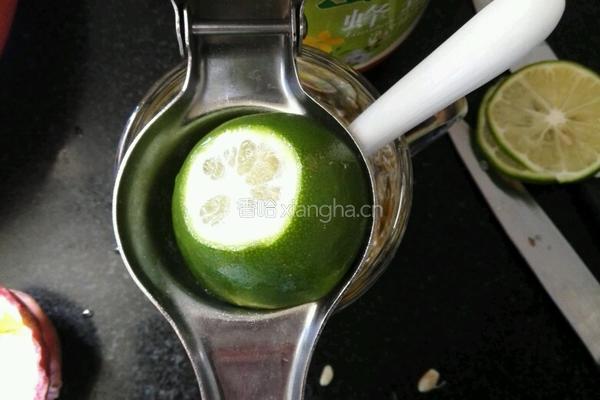 蜂蜜青柠百香果茶的做法图解5