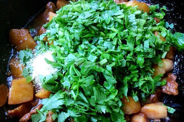 红烧肉炖土豆芹菜末的做法图解14