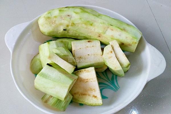 茄子炒鸡蛋的做法图解1