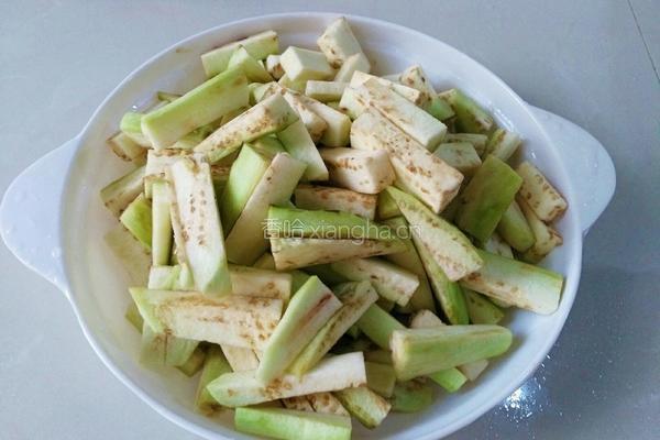 茄子炒鸡蛋的做法图解2