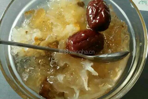 桃胶红枣阴耳羹