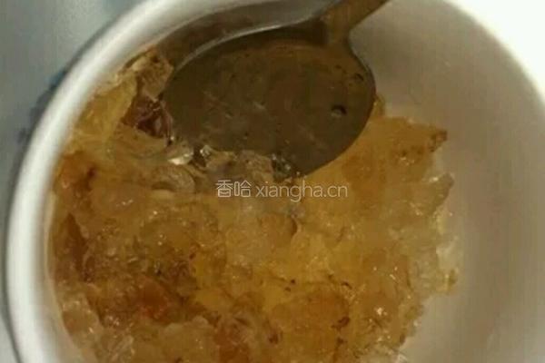 桃胶红枣阴耳羹的做法图解3