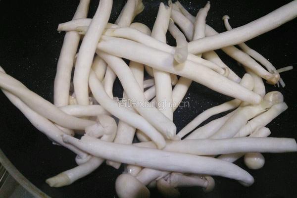 海鲜菇炒鸡丝的做法图解5