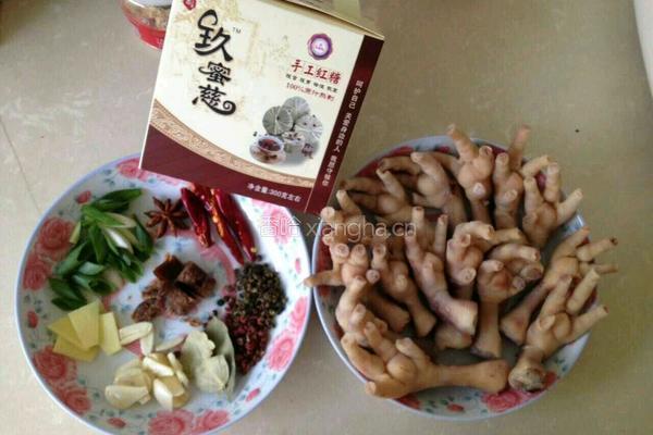 红糖烧鸡爪的做法图解1