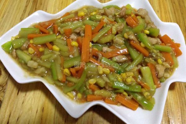 西葫芦胡萝卜玉米炒肉丁的做法图解3