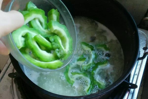 苦瓜菊花粥的做法图解6