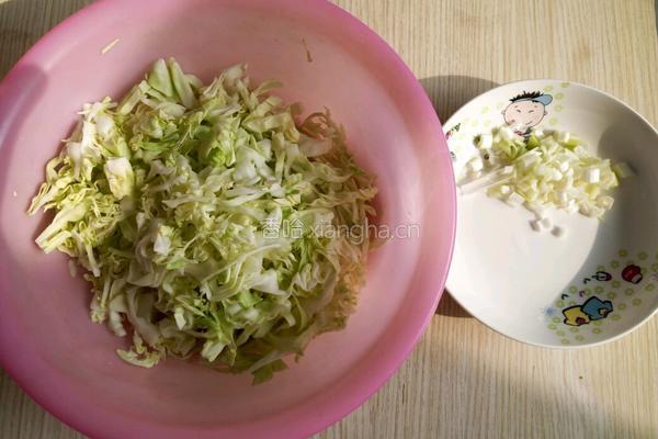 爆炒茴子白的做法图解1