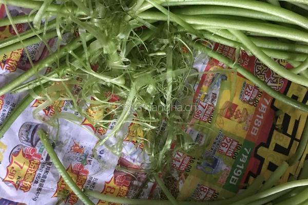 红薯梗的做法图解1