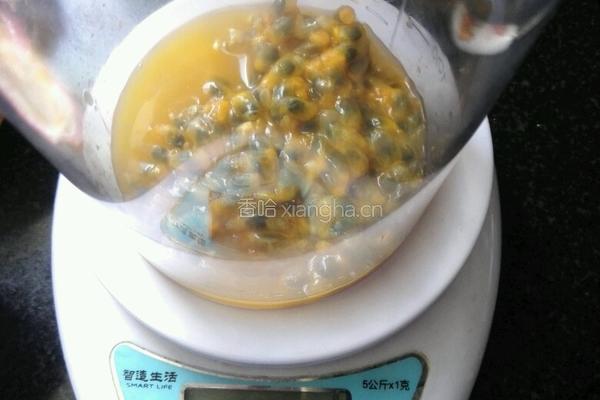 蜂蜜百香果戚风蛋糕的做法图解2