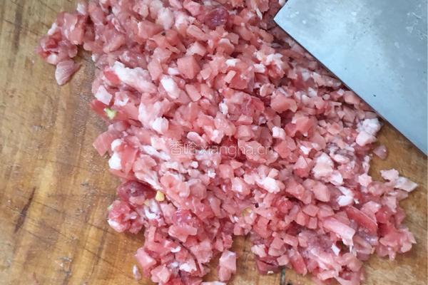 黄瓜猪肉水饺的做法图解2