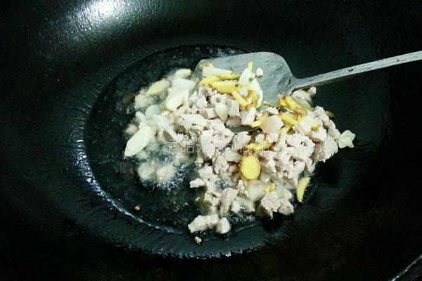 山芋藤炒面的做法图解3