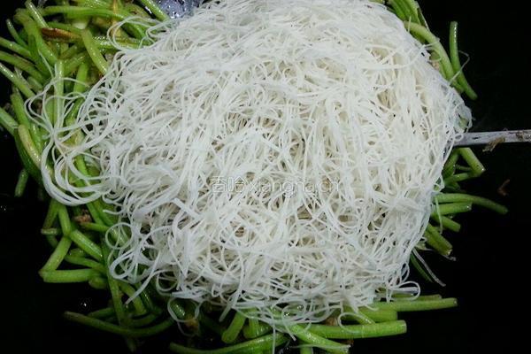 山芋藤炒面的做法图解7