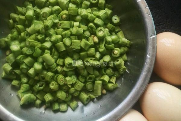 豆角炒蛋的做法图解1