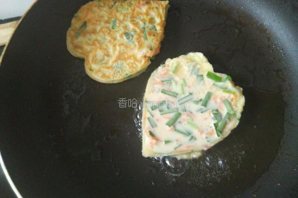 胡萝卜韭菜虾仁饼的做法图解7