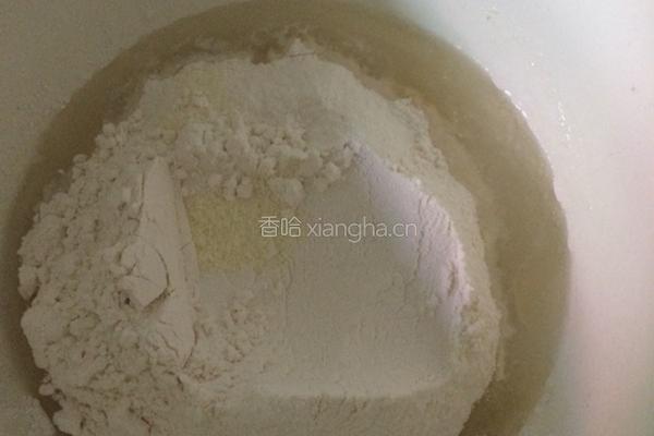火腿鸡肉香菇披萨的做法图解1
