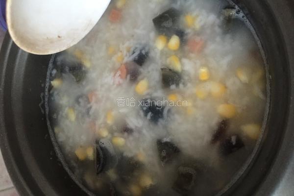皮蛋玉米粥的做法图解5